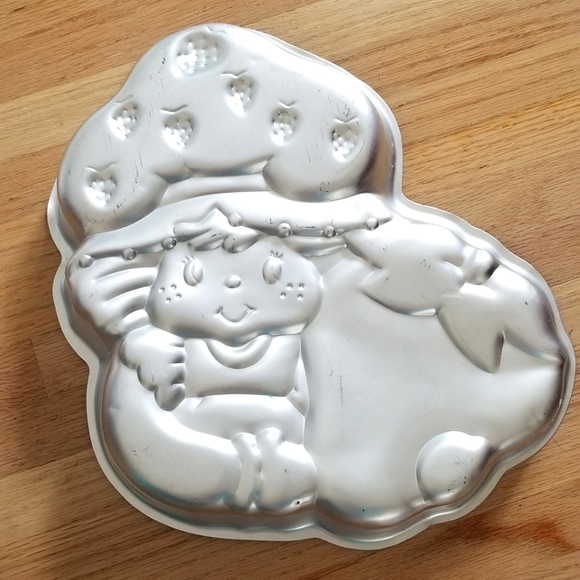 Vintage Strawberry Shortcake cake pan - Picture 1 of 2
